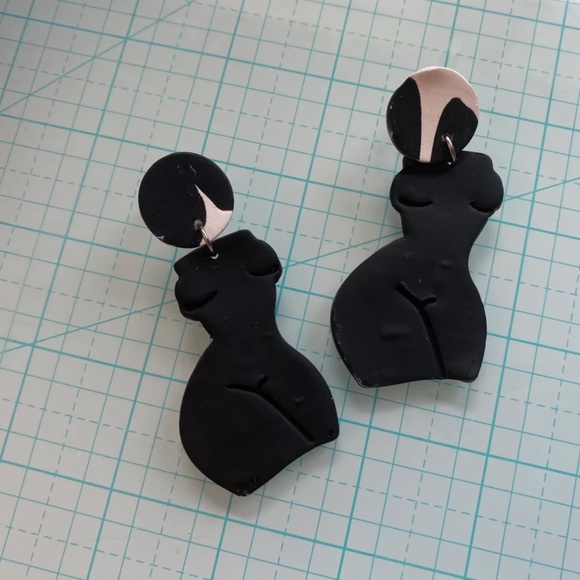 Handmade Clay Earrings | Forms of a Woman Silhouette | Black and White - Picture 4 of 8
